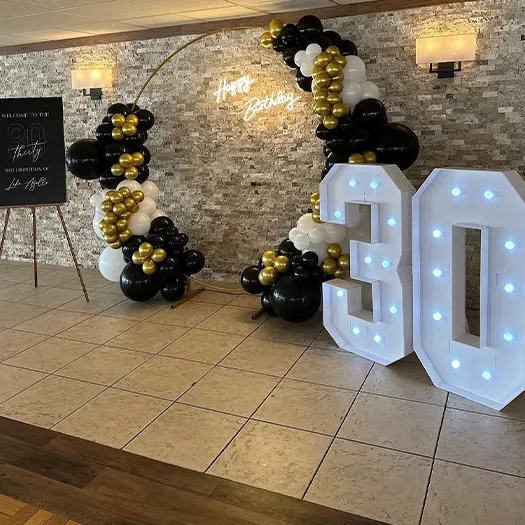 Balloons and decorations for a 30th birthday party